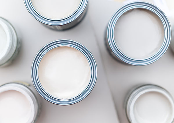 pot de peinture teintes claires